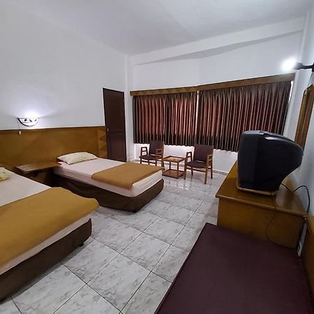 Hotel Kumala Samudra Cikakak Eksteriør billede