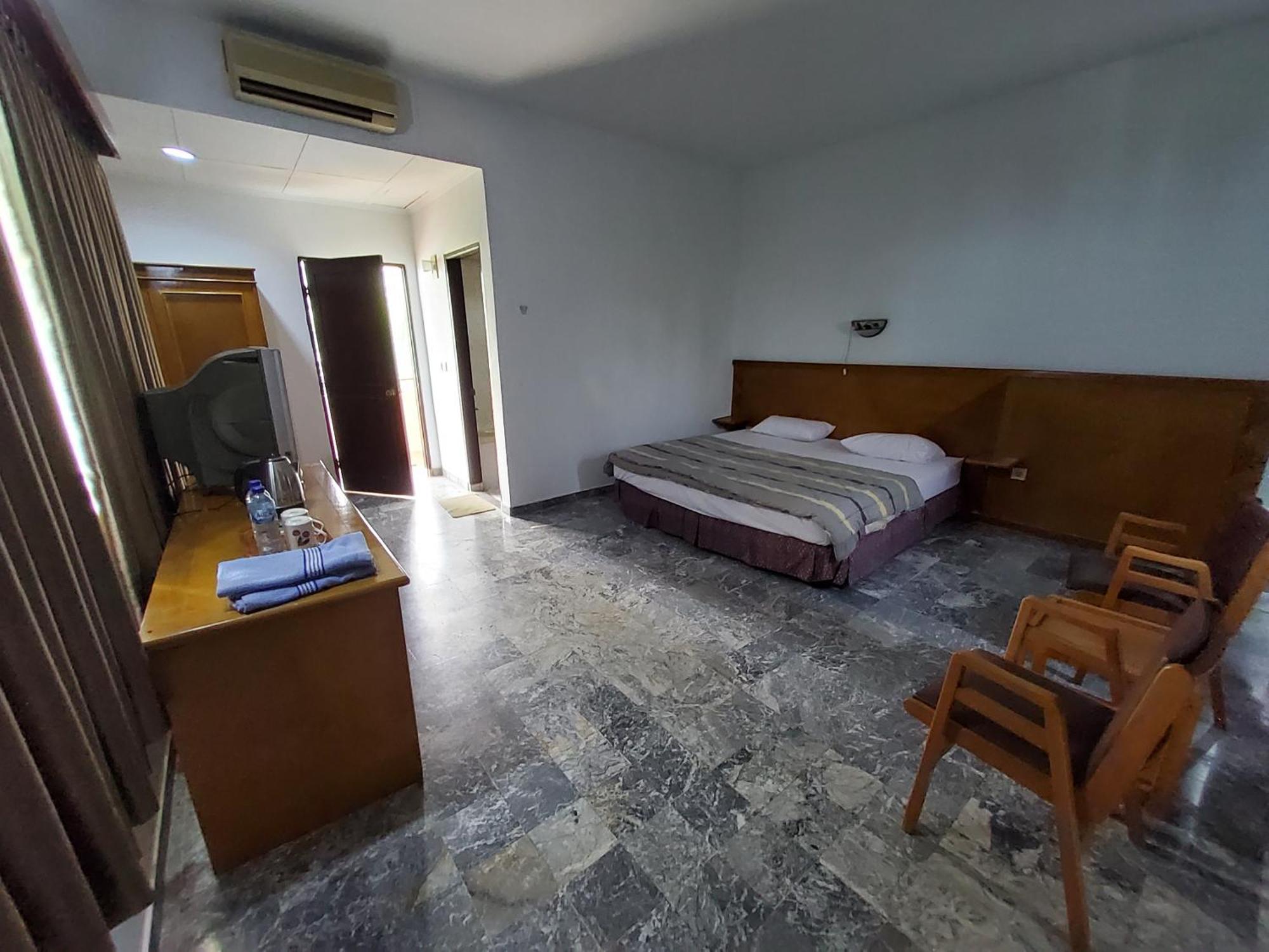 Hotel Kumala Samudra Cikakak Eksteriør billede
