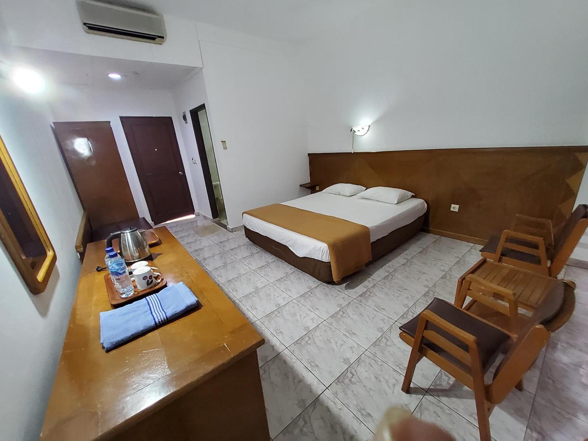Hotel Kumala Samudra Cikakak Eksteriør billede